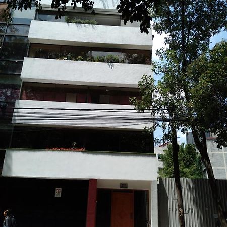 Charming Sunny Bedroom Overlooking Beautiful Amsterdam Avenue In Best Condesa Area เม็กซิโกซิตี้ ภายนอก รูปภาพ