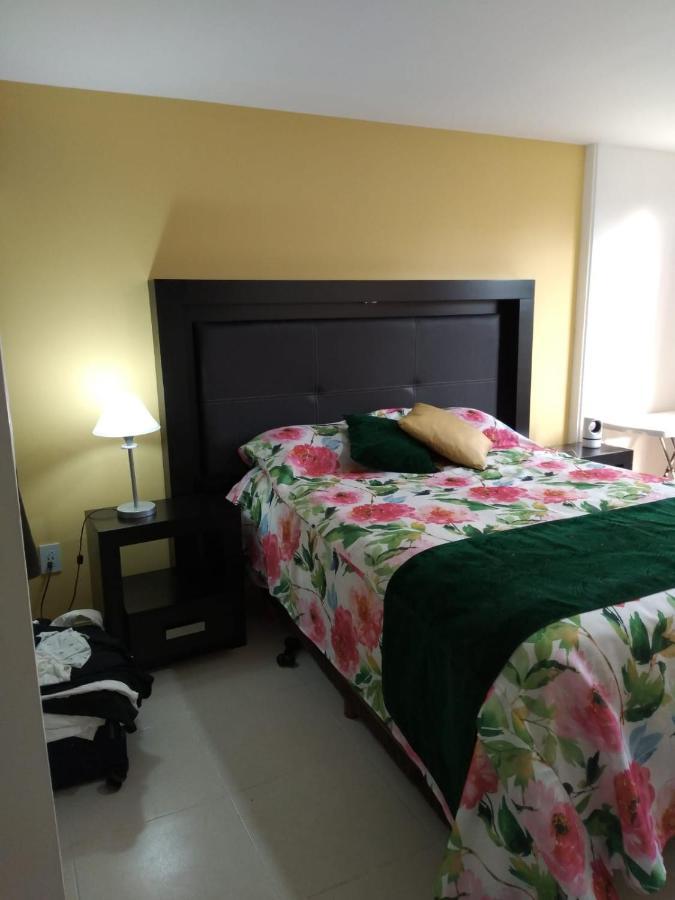 Charming Sunny Bedroom Overlooking Beautiful Amsterdam Avenue In Best Condesa Area เม็กซิโกซิตี้ ภายนอก รูปภาพ