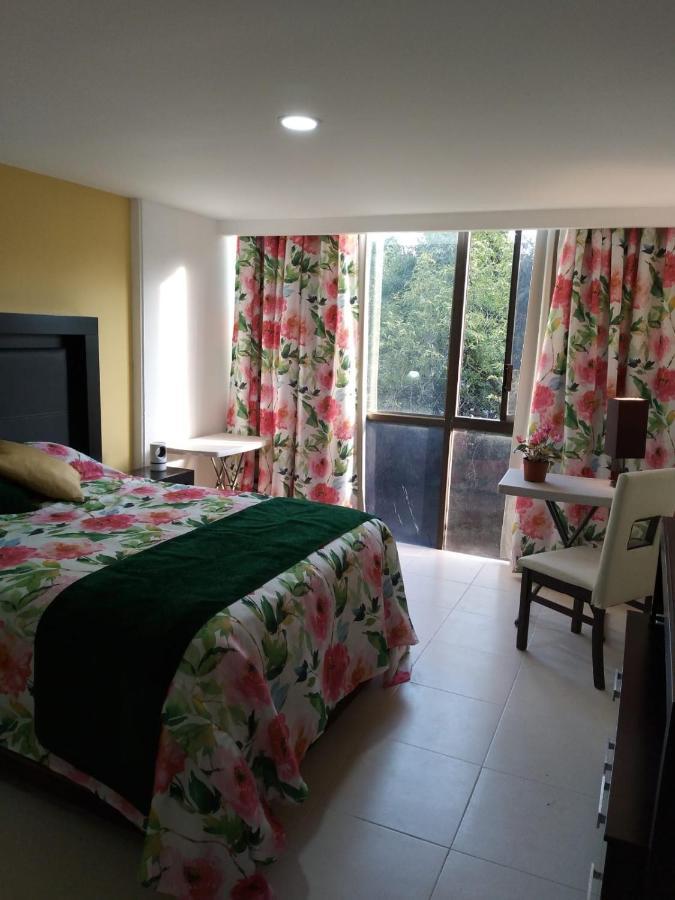 Charming Sunny Bedroom Overlooking Beautiful Amsterdam Avenue In Best Condesa Area เม็กซิโกซิตี้ ภายนอก รูปภาพ