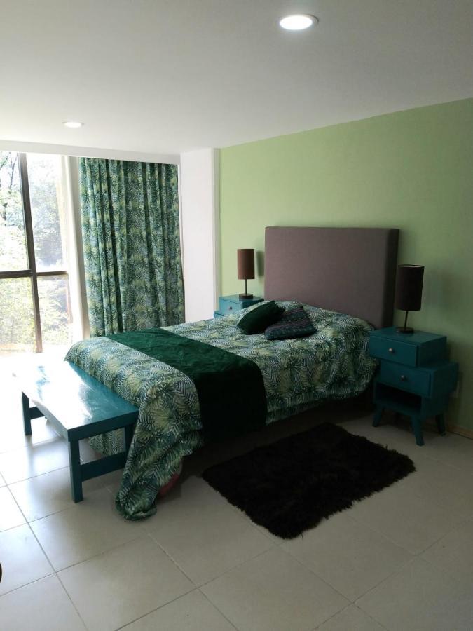 Charming Sunny Bedroom Overlooking Beautiful Amsterdam Avenue In Best Condesa Area เม็กซิโกซิตี้ ภายนอก รูปภาพ