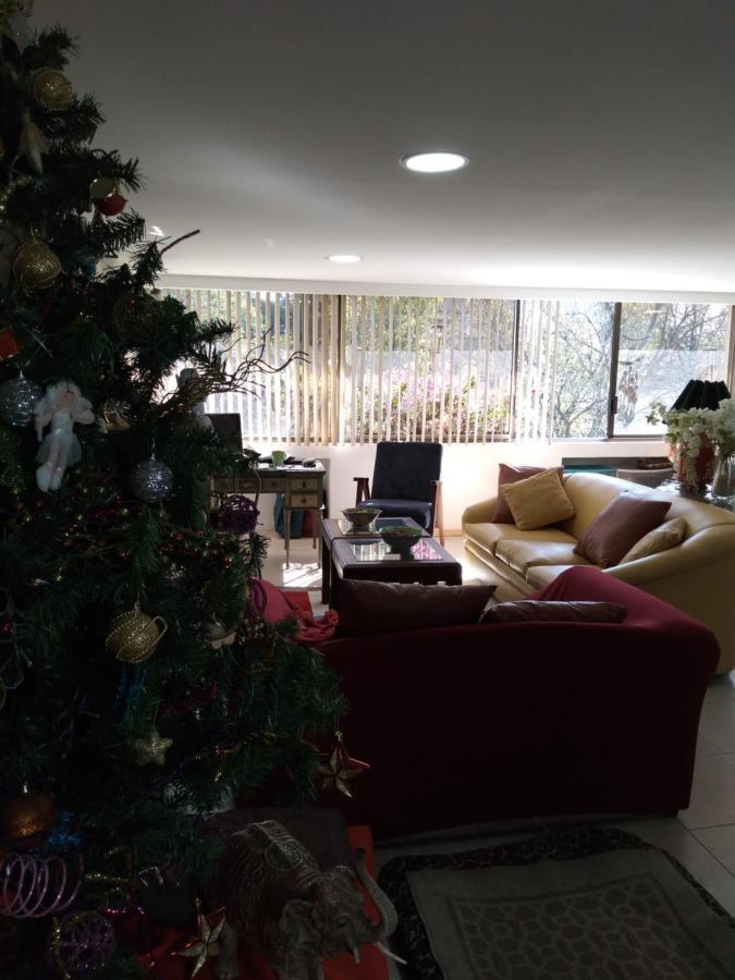 Charming Sunny Bedroom Overlooking Beautiful Amsterdam Avenue In Best Condesa Area เม็กซิโกซิตี้ ภายนอก รูปภาพ