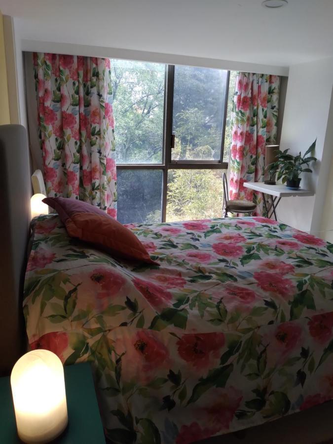 Charming Sunny Bedroom Overlooking Beautiful Amsterdam Avenue In Best Condesa Area เม็กซิโกซิตี้ ภายนอก รูปภาพ