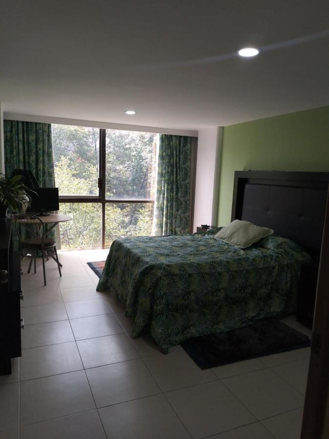 Charming Sunny Bedroom Overlooking Beautiful Amsterdam Avenue In Best Condesa Area เม็กซิโกซิตี้ ภายนอก รูปภาพ