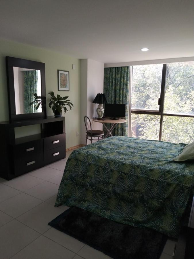 Charming Sunny Bedroom Overlooking Beautiful Amsterdam Avenue In Best Condesa Area เม็กซิโกซิตี้ ภายนอก รูปภาพ