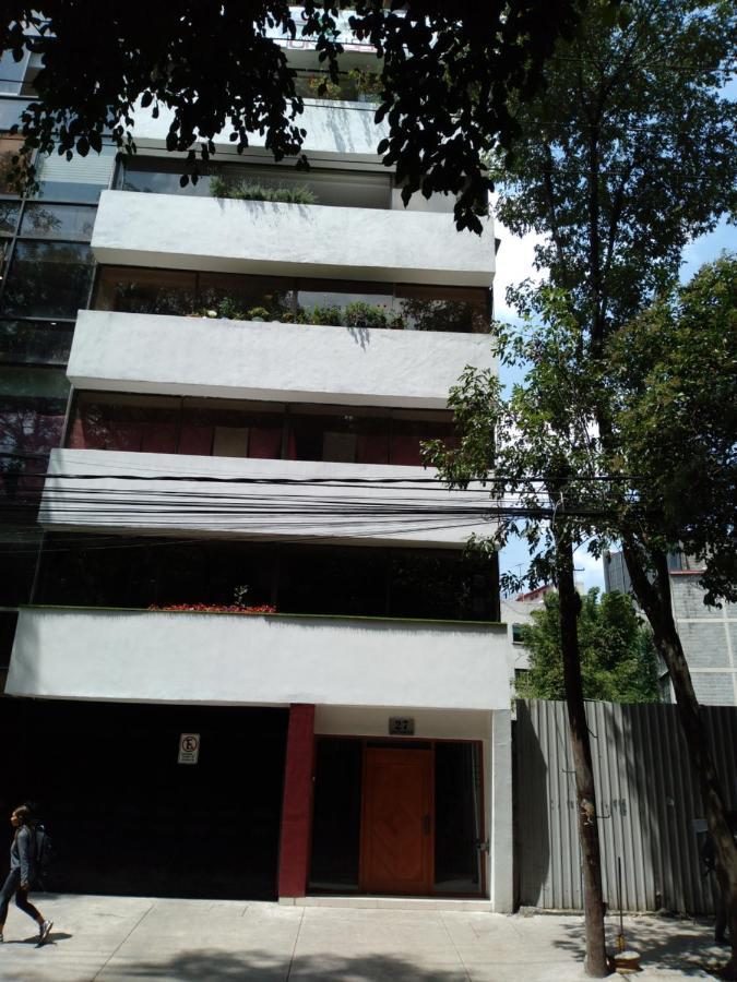 Charming Sunny Bedroom Overlooking Beautiful Amsterdam Avenue In Best Condesa Area เม็กซิโกซิตี้ ภายนอก รูปภาพ